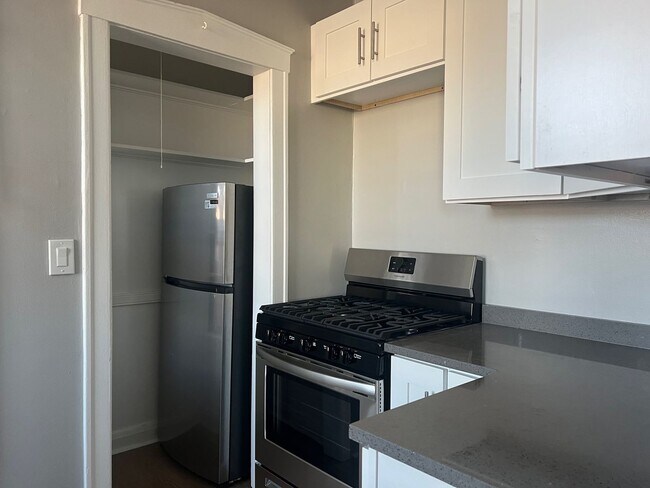 Foto del edificio - 319 Calendar Ave