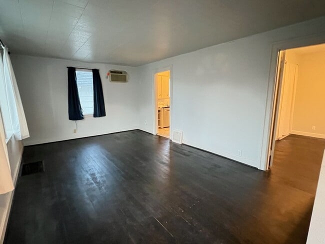 Building Photo - Spacious 3+ bed/2 bath home! Large fenced yard, garage, shed, w/d, a/c, d/w & more!