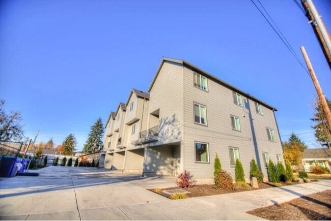 Foto del edificio - 607 NE 92nd Ave