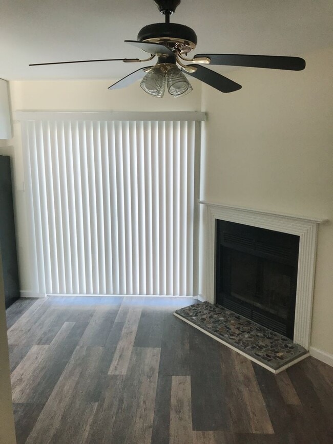 Building Photo - Move-In Ready 3BR 2.5bathroomTownhome – Yard  *OPEN HOUSE July 5, 26 1PM-2PM *