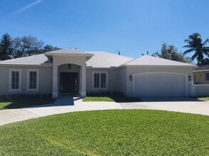 Building Photo - 1250 SW 20th St