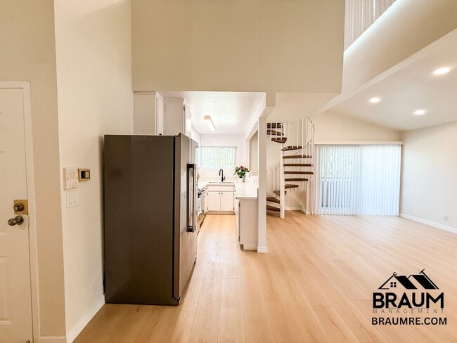 Foto del edificio - 4404 Stern Ave