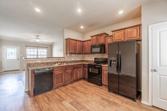 Foto del edificio - Secure Comfort: Beautiful 3 Bed, 2 Bath Ho...