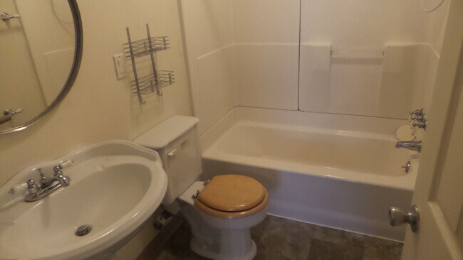 Building Photo - Very nice 1 bedroom duplex unit in Tacoma!!
