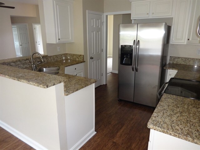 Foto del edificio - 3415 Rosewicke Dr