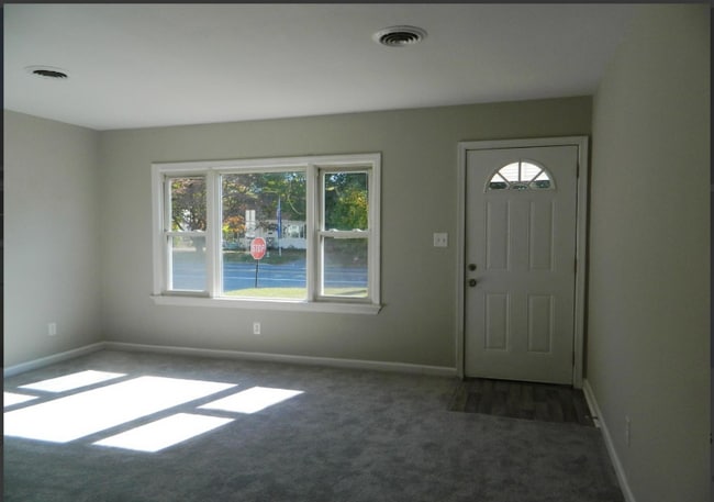 Building Photo - 719 E Division St