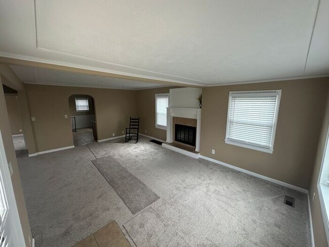 Building Photo - Fantastic home near downtown Blue Ash!