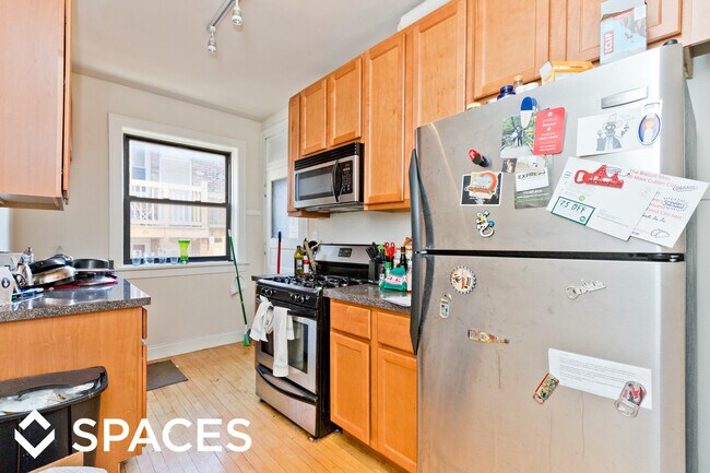 Building Photo - 3509 N Racine Ave