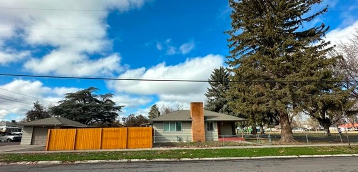 Primary Photo - Super Cute 2 bedroom house