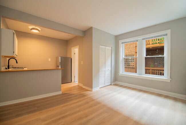 Foto del edificio - 1414 W Pratt Blvd