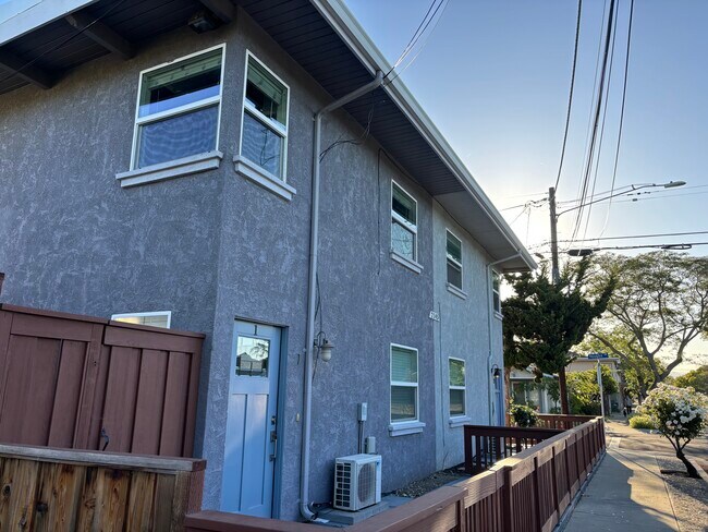 Building Photo - 2145 Scott St