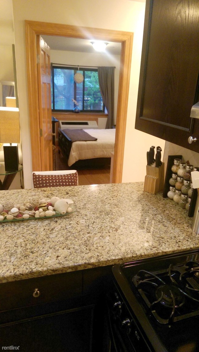 Building Photo - 2 br, 1 bath Apartment - Regency 4F