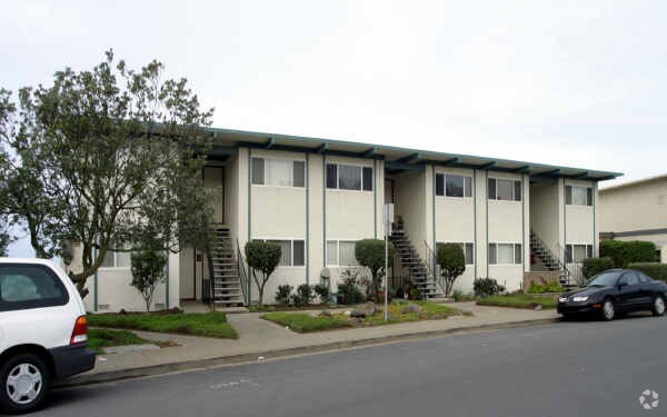 Building Photo - 330 Esplanade Ave