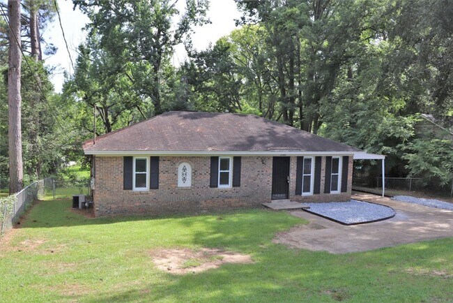 Foto del edificio - Handsome  3-bedroom ranch home!