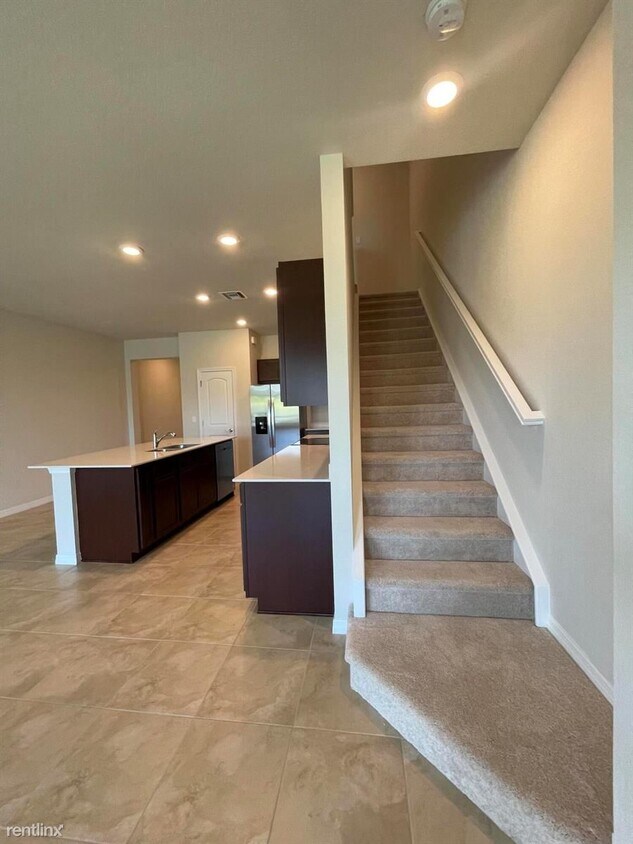 Foto principal - 3 br, 2.5 bath Townhome - 2275 Appleton Cir S