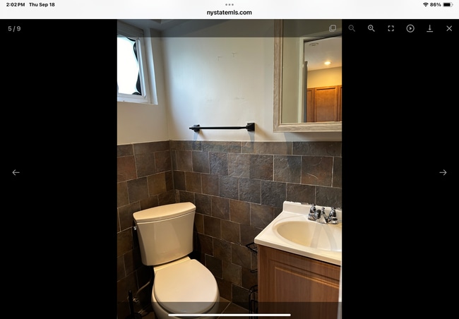 Foto del edificio - 183 Merrill Ave