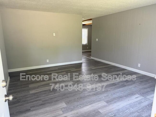 Building Photo - 285 Parkview Dr
