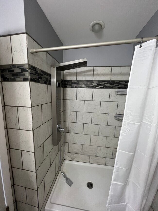 Foto del edificio - 32 Currier Pl