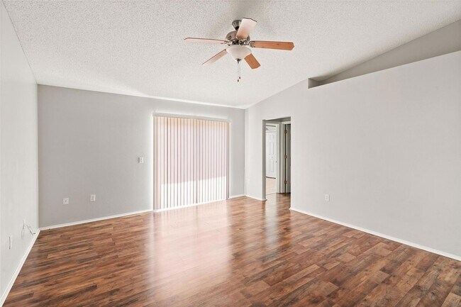 Building Photo - 795 Squirrel Ct