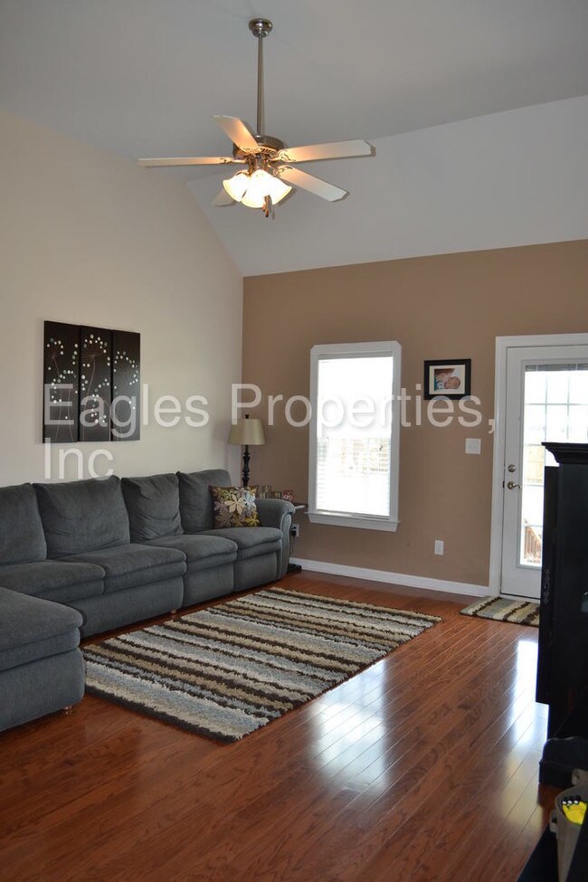 Building Photo - 304 Eagles Pointe Dr