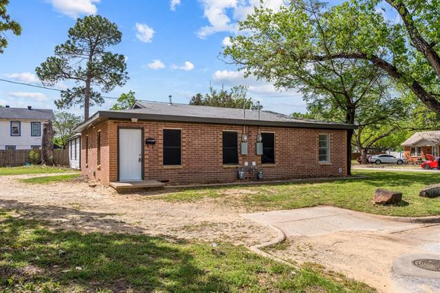 Building Photo - 1822 Oakwood St