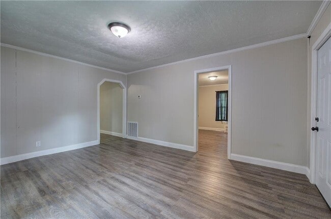 Building Photo - 2014 Maple Ave SW