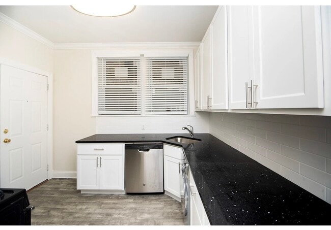 Foto del edificio - 1132 Maple Ave