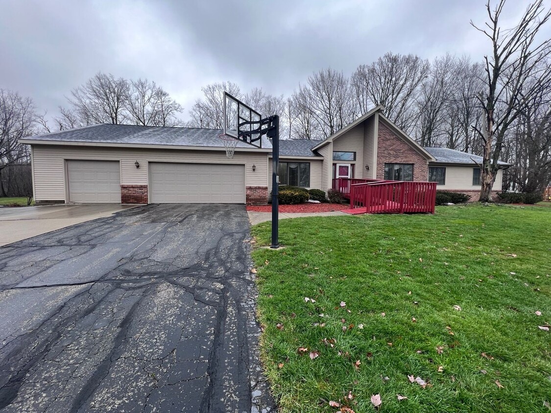 Primary Photo - Large Home in Forest Hills School District