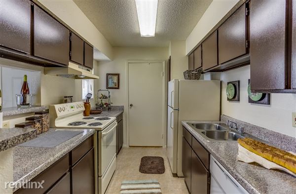 Foto del edificio - 14355 Cornerstone Village Dr