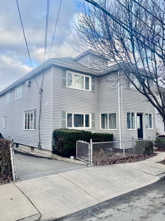 123 Clarence St, Everett, MA 02149 Townhome Rentals in Everett MA