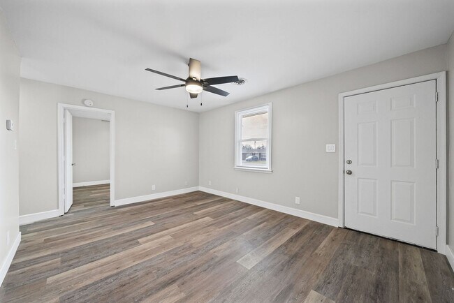 Building Photo - 135 Tandy Dr