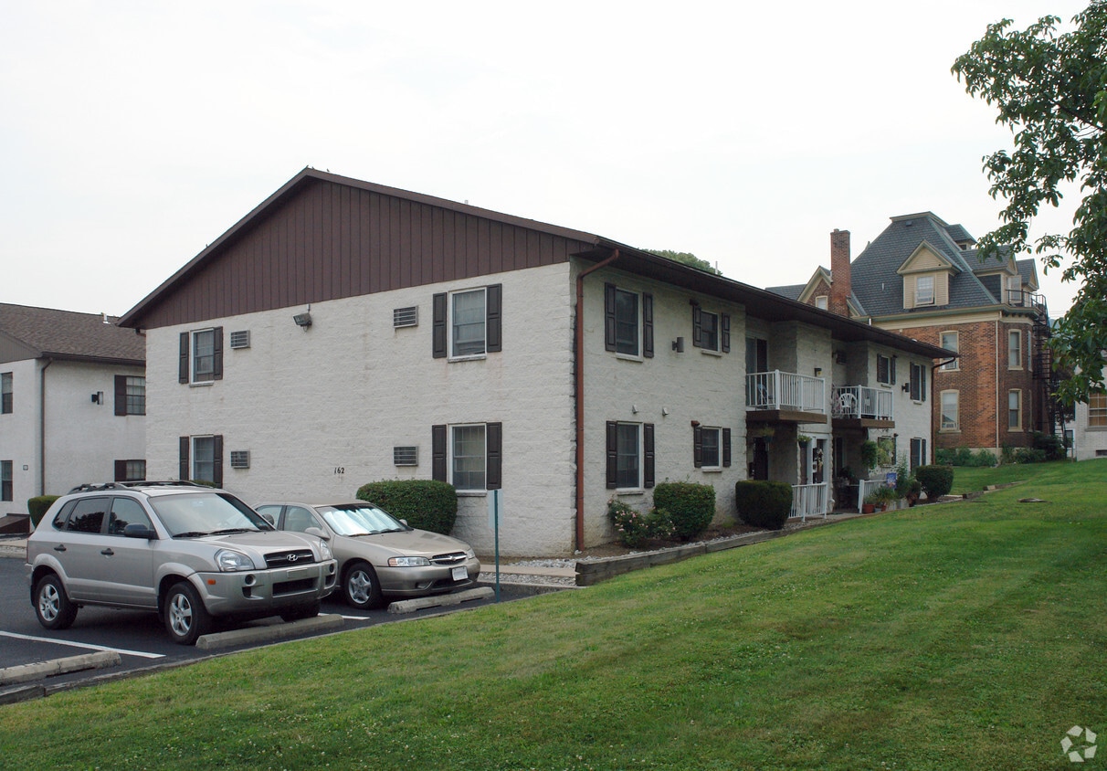 162 Green St, Emmaus, PA 18049 Apartments in Emmaus, PA