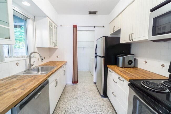 Foto del edificio - 8225 SW 62nd Ct