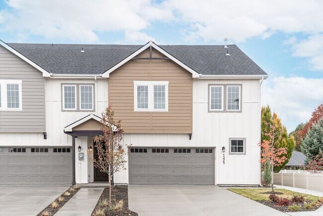 Building Photo - Townhomes at Bent Rock