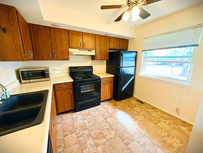 Foto del edificio - 731 Higgins Rd