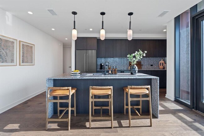 Building Photo - 84 East Ave