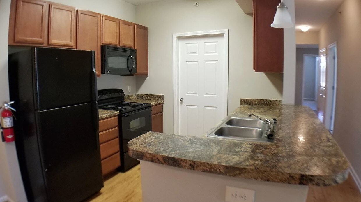 Foto principal - Waterchase Apartment Homes