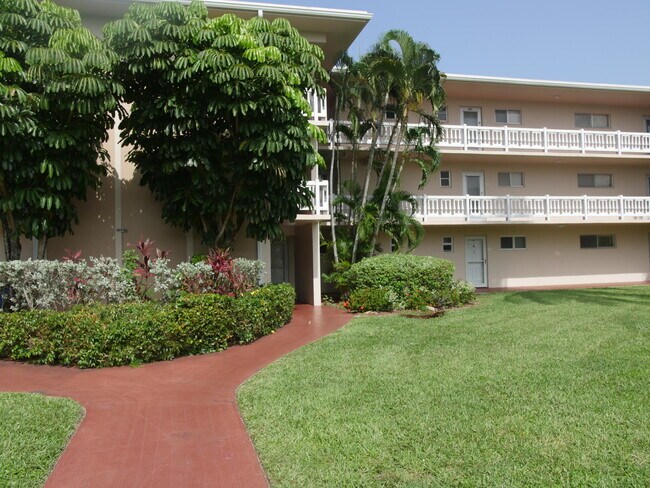 Foto del edificio - 2769 Garden Dr S