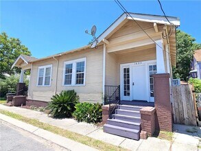 Building Photo - 1625 Rousselin Dr