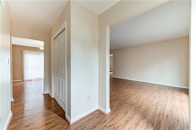 Building Photo - 670 Cranberry Trail