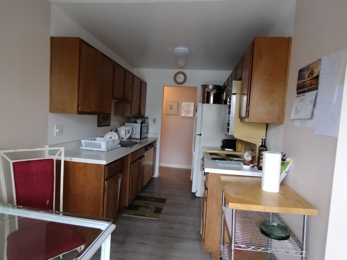 Kitchen - 1051 Beach Park Blvd