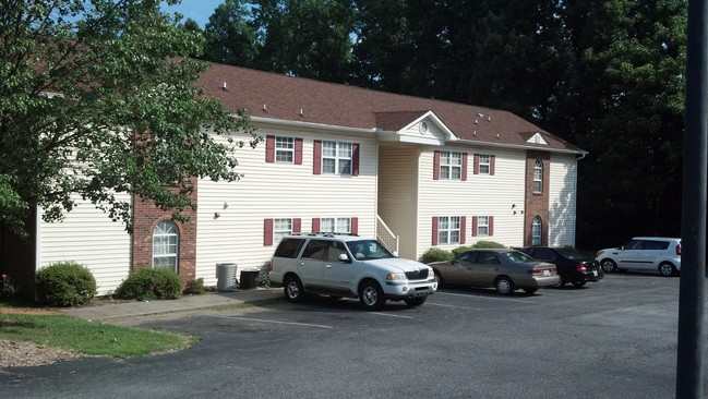 Foto del edificio - 2916 Creekview Ct