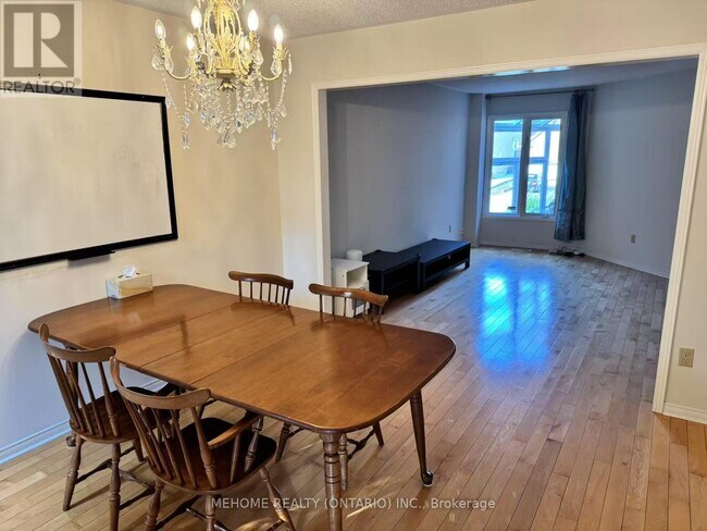 Building Photo - 46 Cranleigh Dr