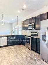 Building Photo - 2217 Silverton Dr