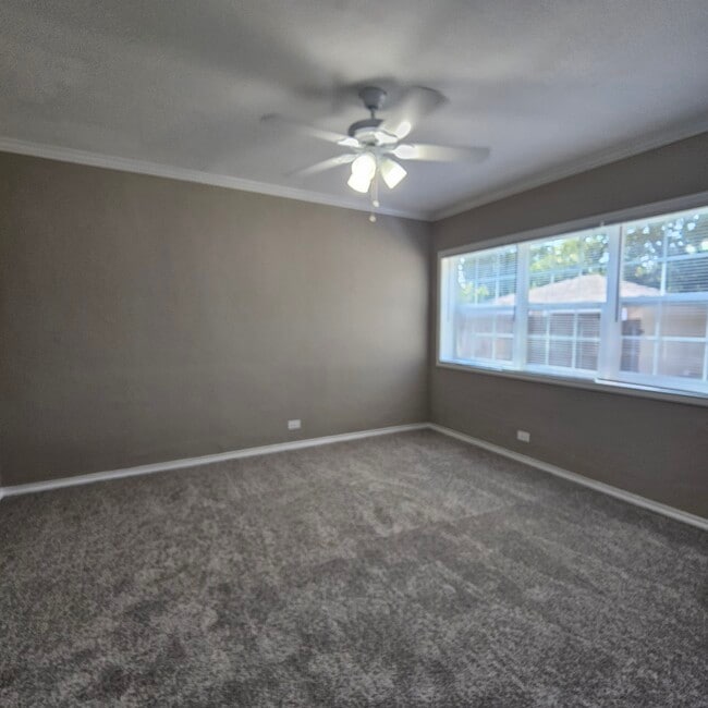 Building Photo - 10121 Kilarney Dr