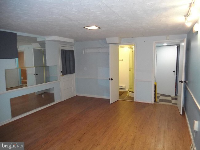 Building Photo - 10912 Oakwood St