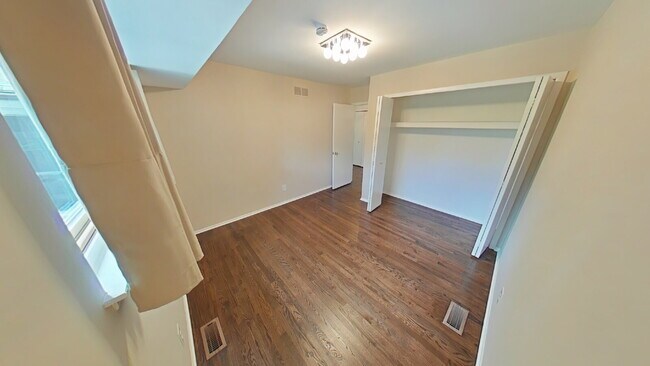 Foto del edificio - "3-Bedroom Gem with 1.5 Baths on Talbot St...