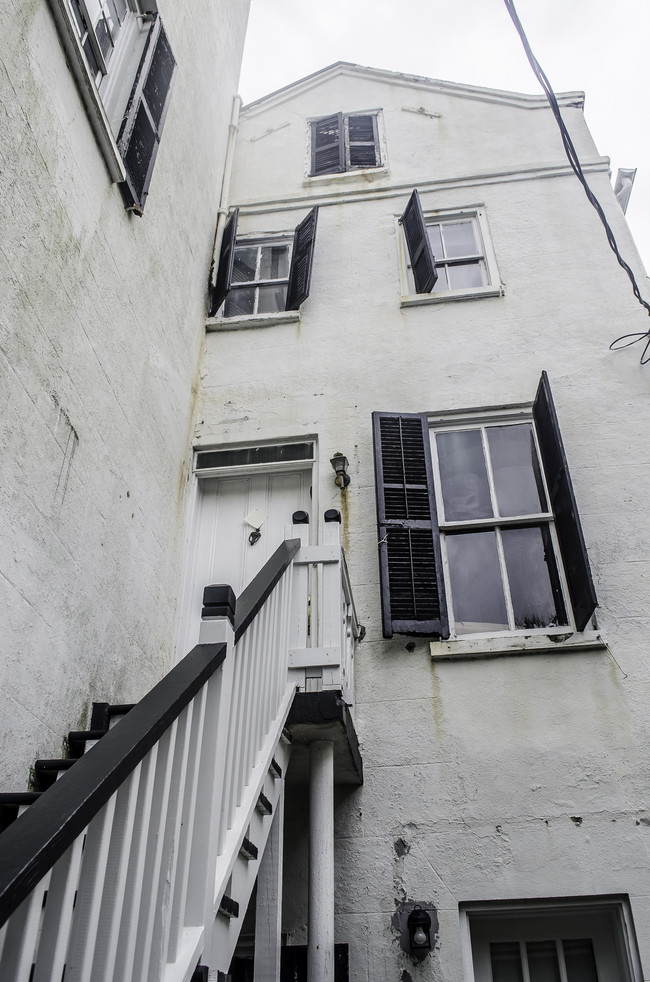 Building Photo - 81 1/2 Rutledge Ave