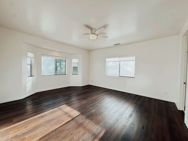 Foto del edificio - Spacious 5-Bedroom, 4 Bath Home with Ocean...