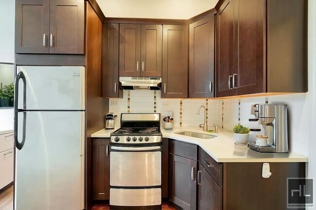 Building Photo - Gorgeous 1 Bedroom on Striver's Row!
